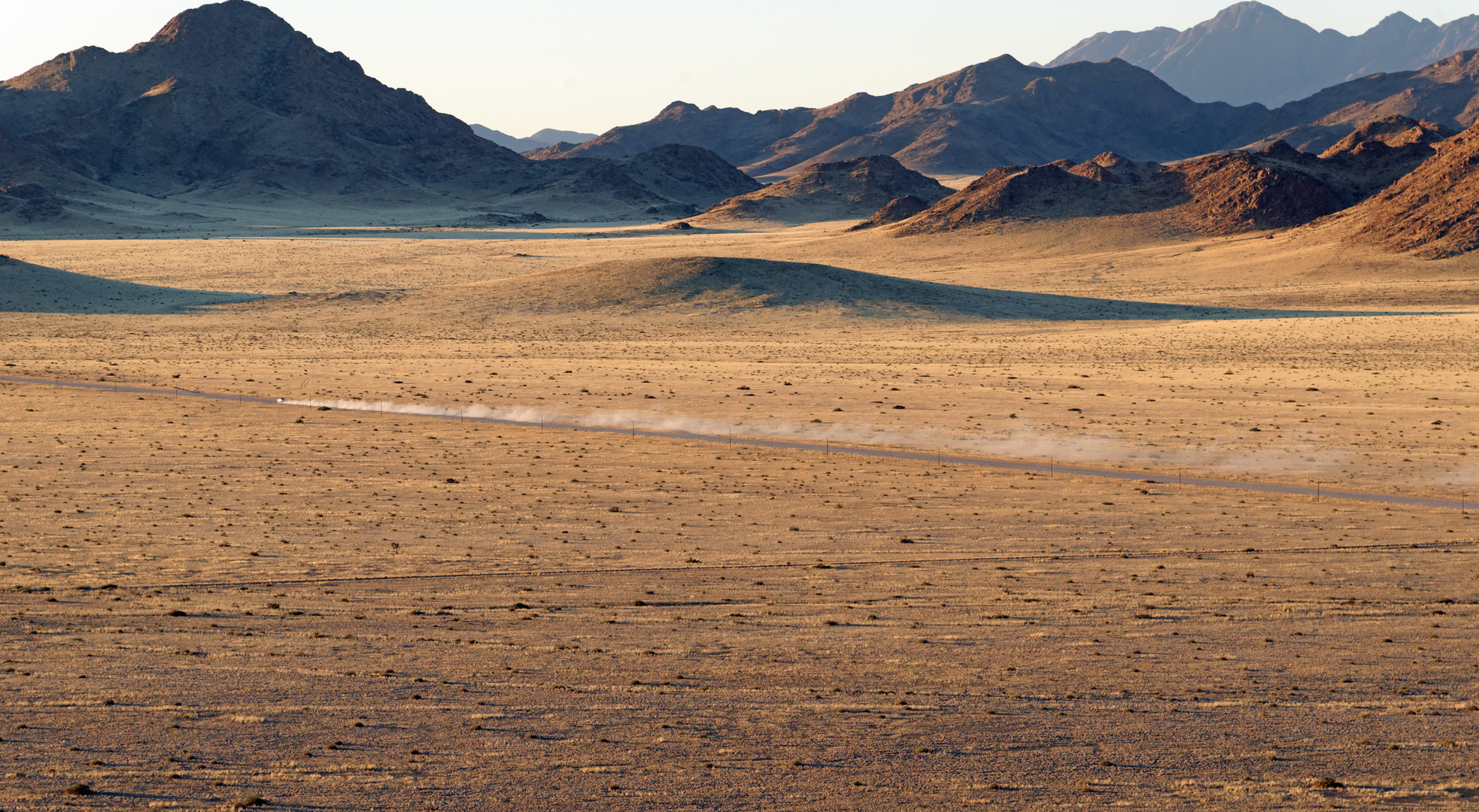 Pistenfahrt in der Namib-Wüste