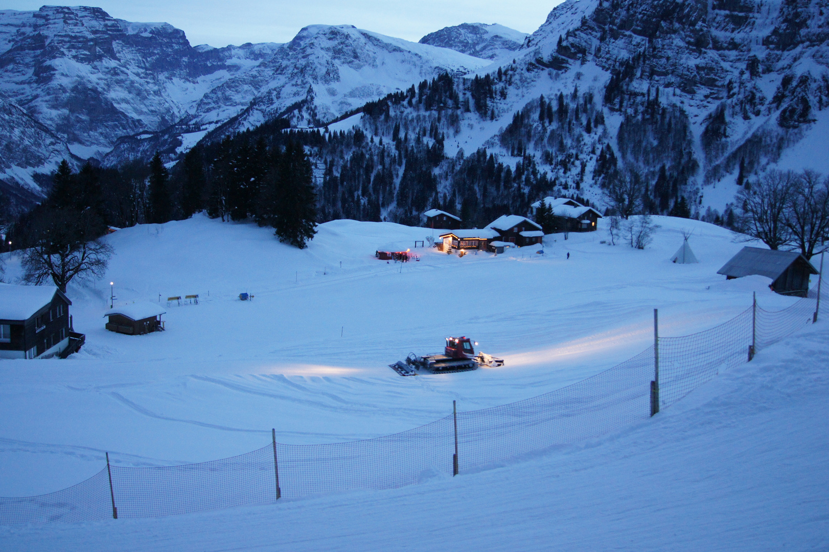 Pistenfahrzeug in Braunwald, Schweiz