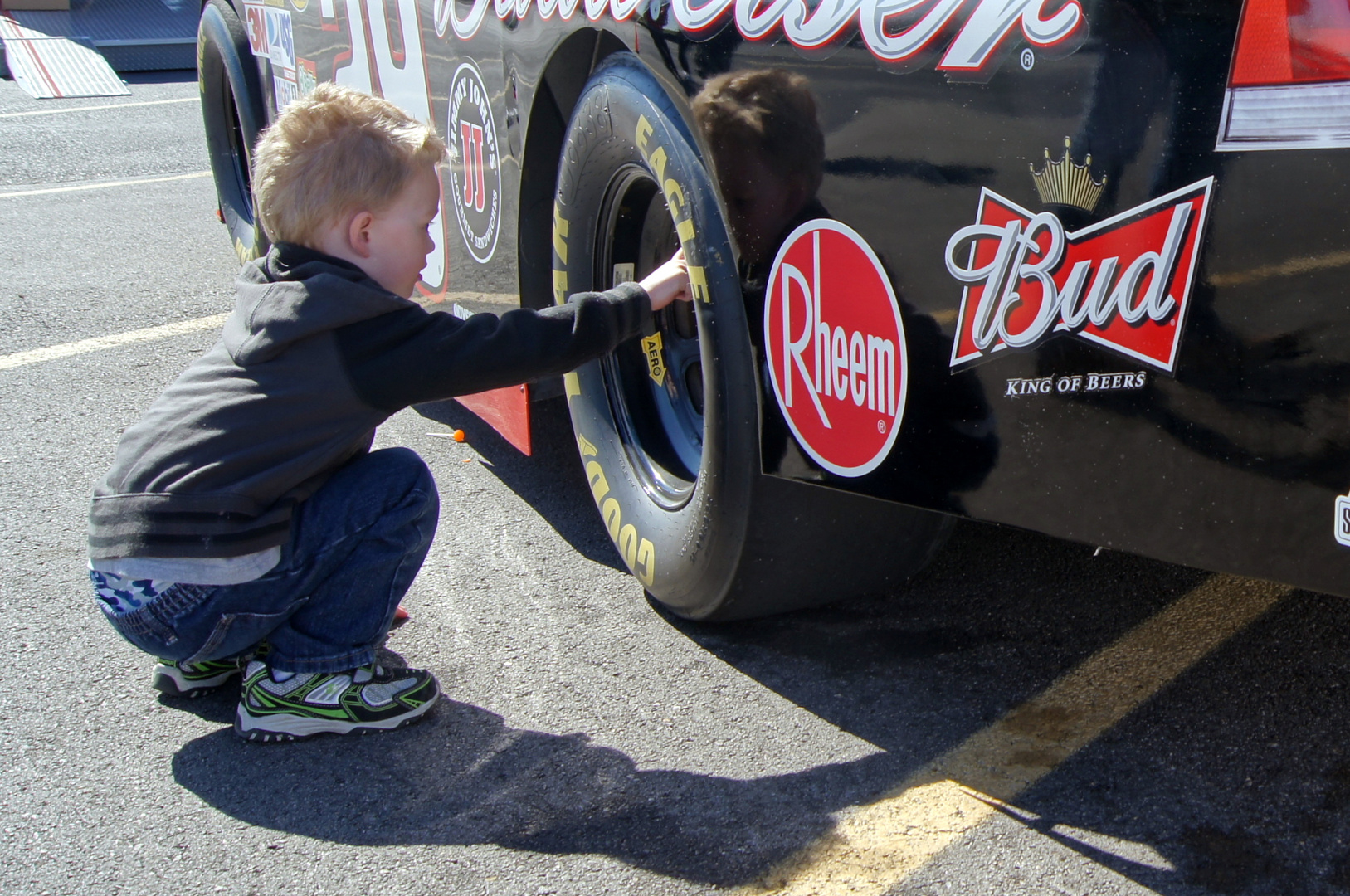 Pit stop tire change