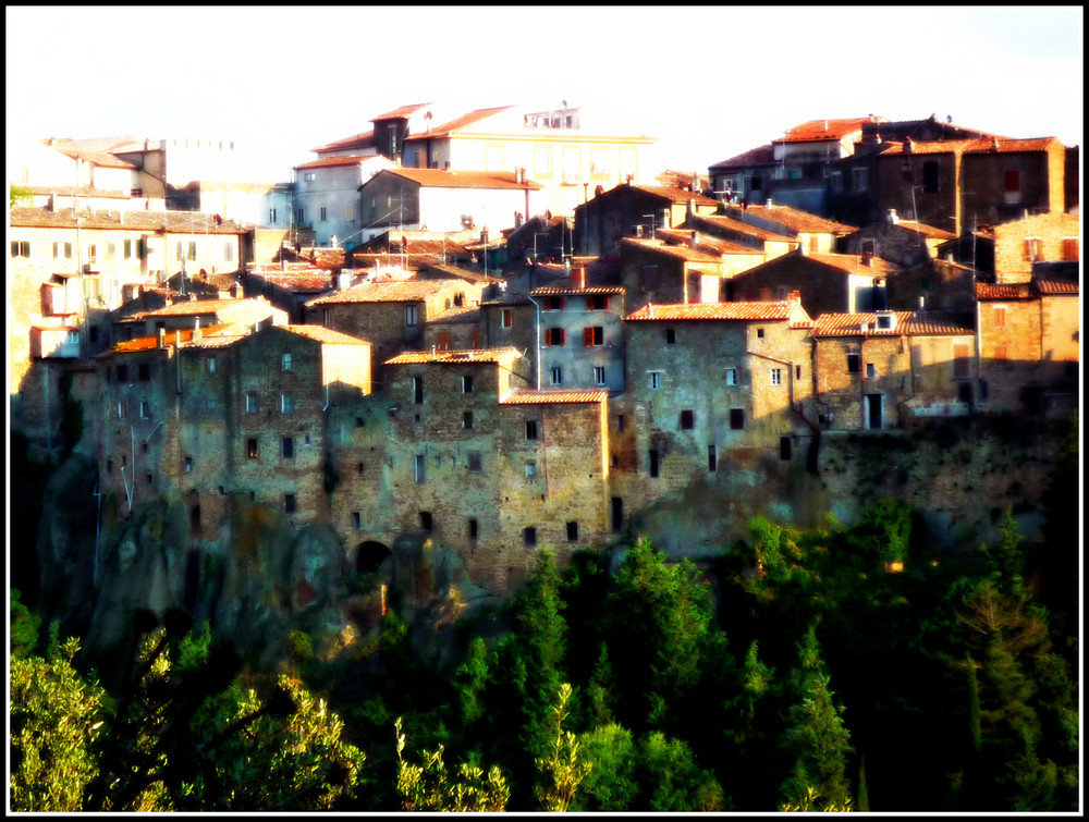 Pitigliano, città sul tufo.