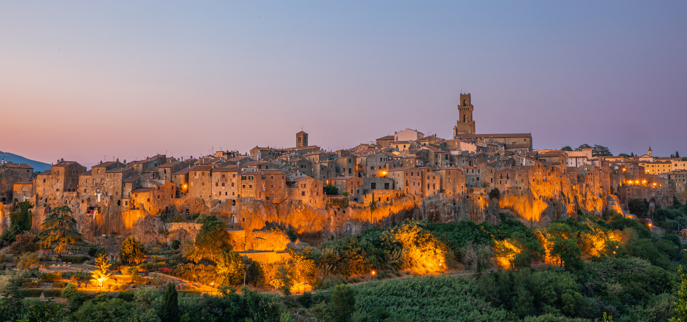 Pitigliano zur blauen Stunde