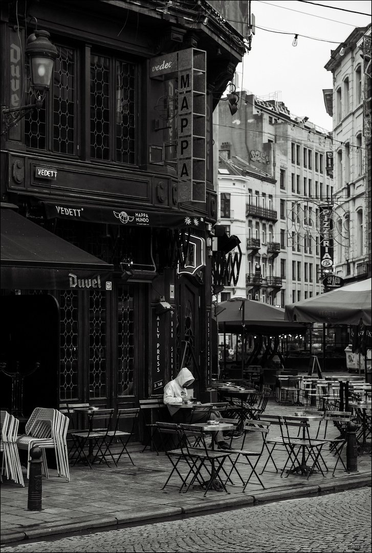 Pizza, Bier und Cappuccino