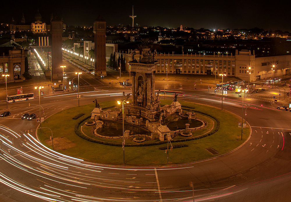 Placa de Espana bei Nacht