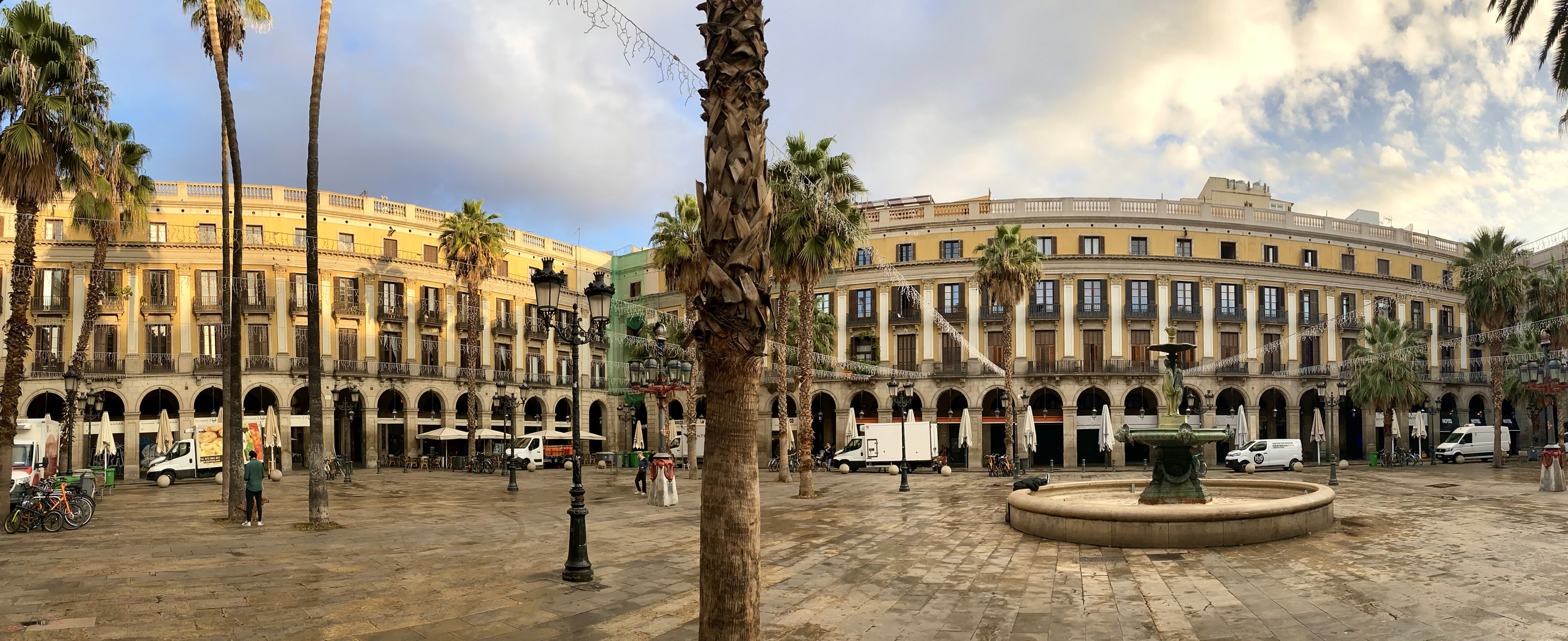 Placa Reial in Barcelona 