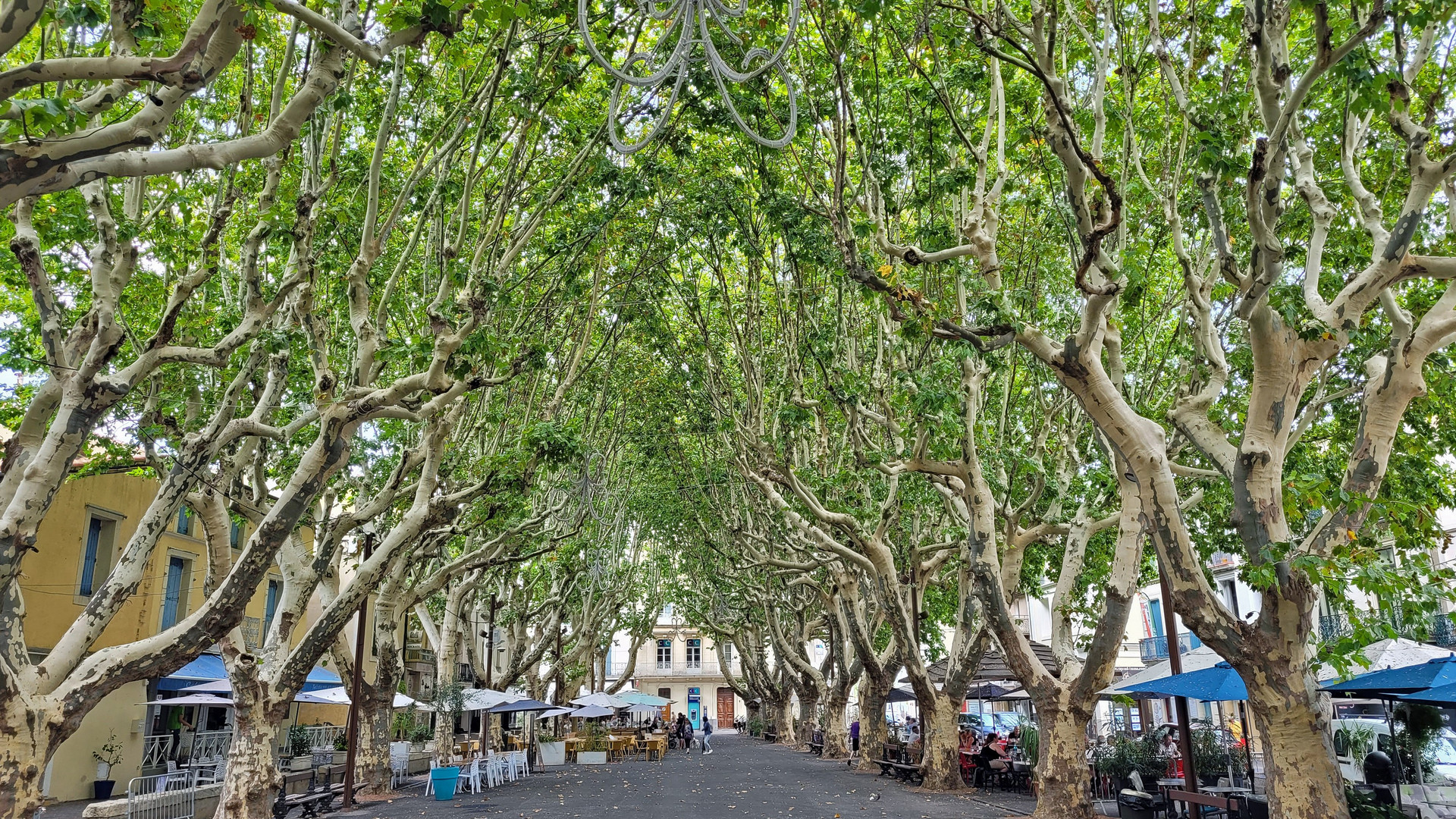 Place centrale de Sérignan