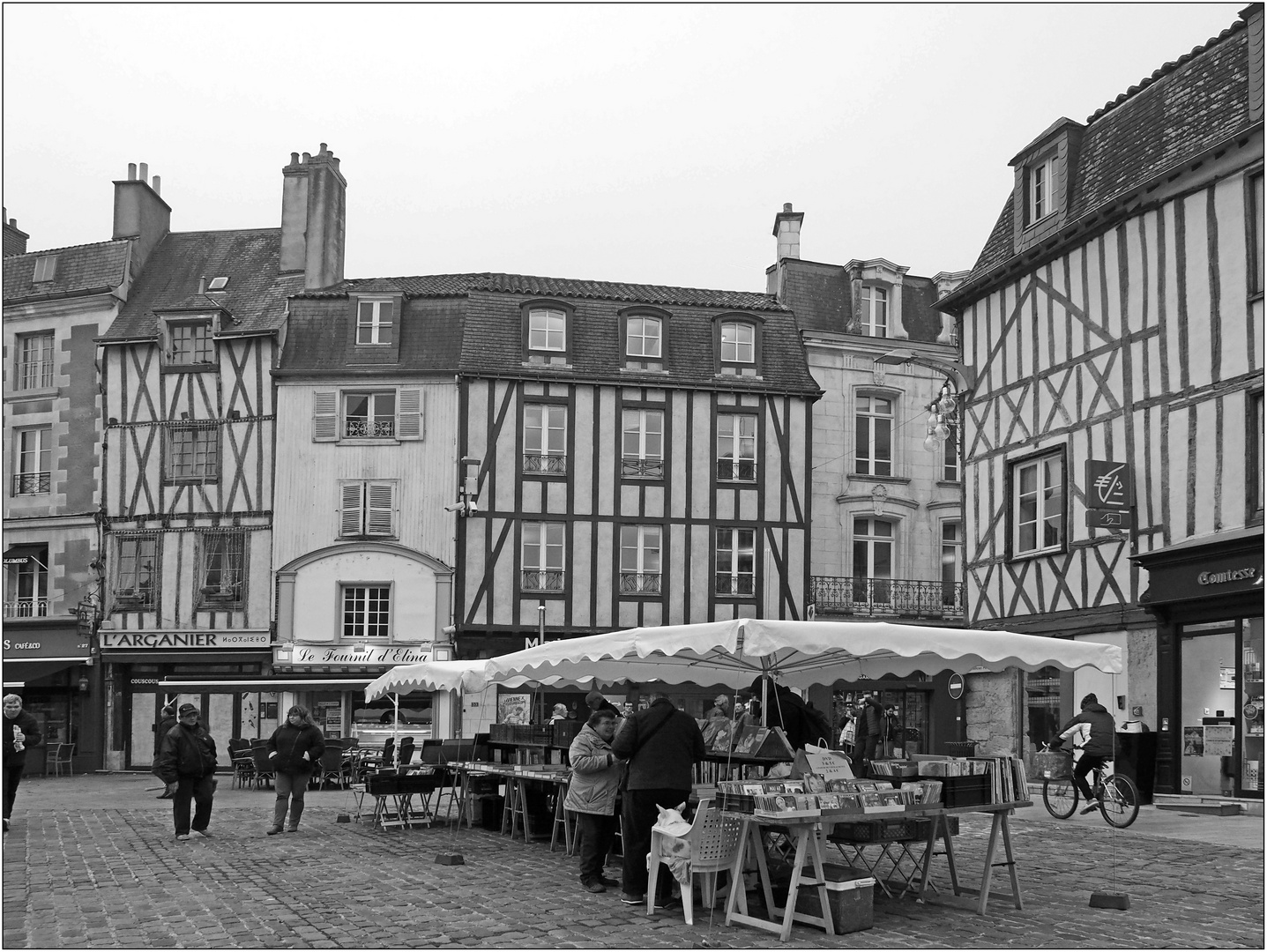 Place Charles De Gaulle  --  Poitiers