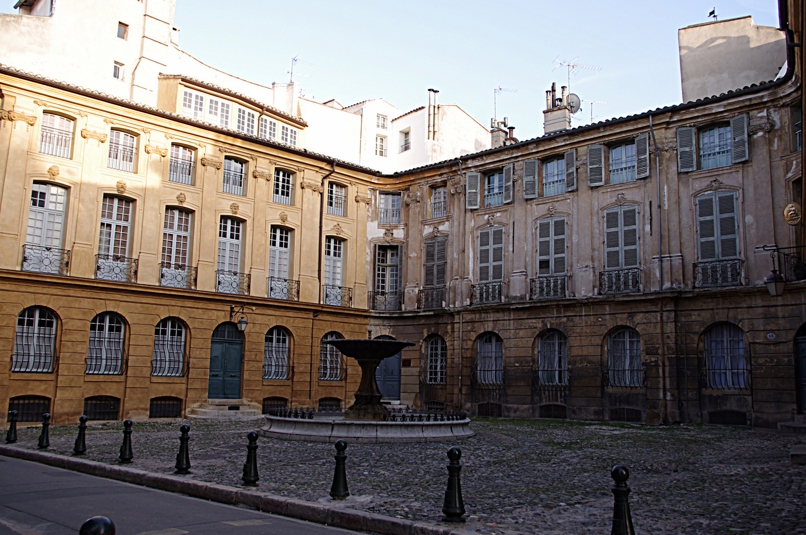 Place d'Albertas, Aix en Provence ...