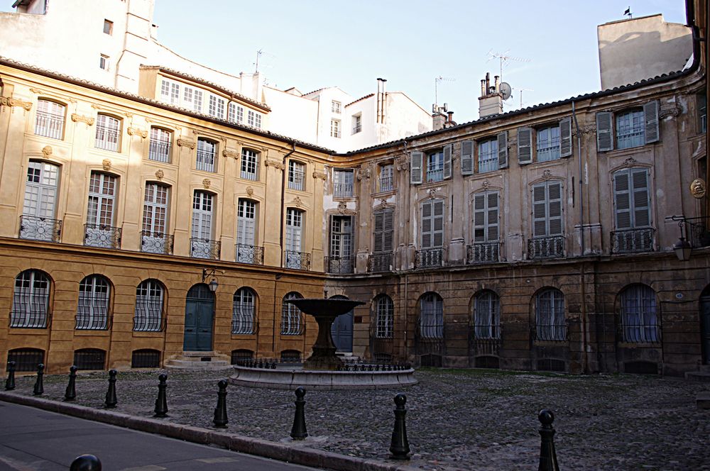 Place d'Albertas, Aix en Provence ...