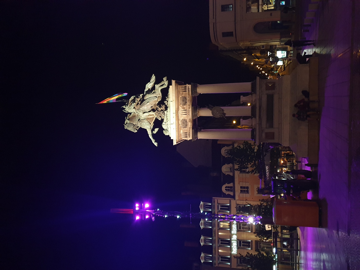 Place de jaude à Clermont Ferrand photo et image france, architecture, statues Images Place de jaude à Clermont Ferrand photo et image france, architecture, statues Images