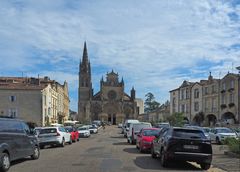 Place de la Cathédrale  -  Bazas (Gironde)