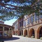 Place de la Halle aux grains à Auvillar  --  Tarn-et-Garonne