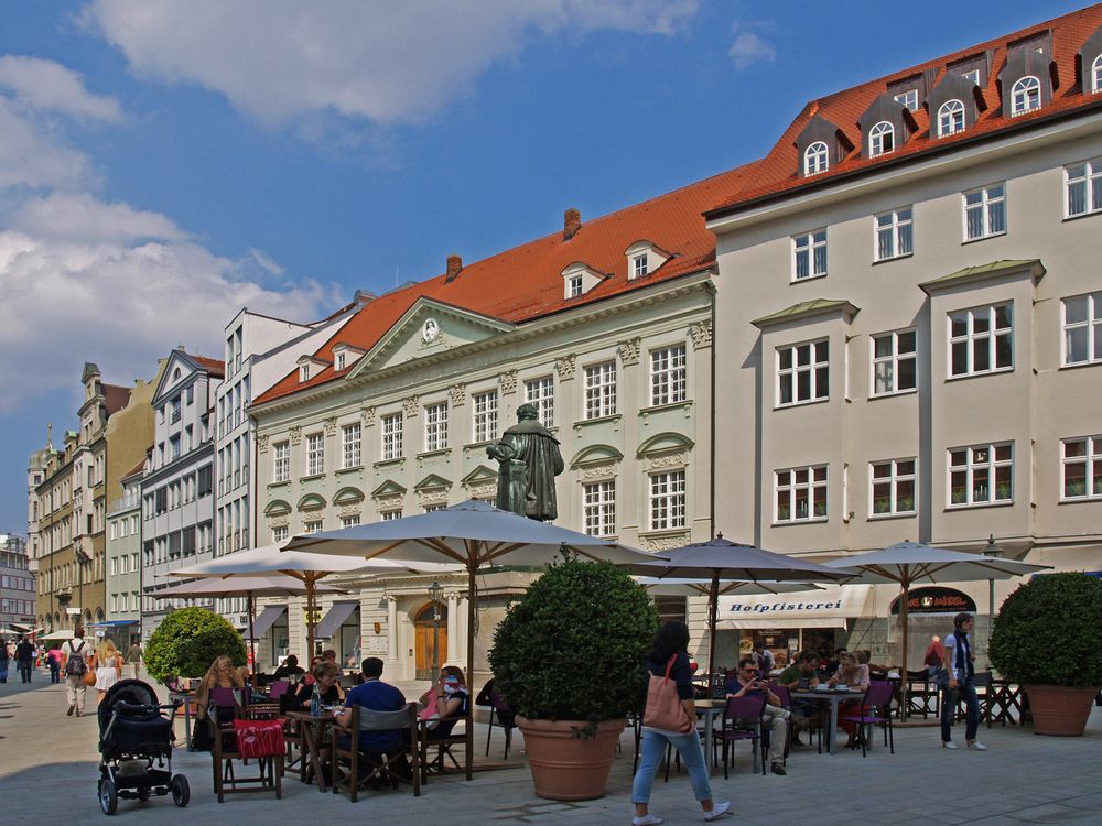 Place Fugger et statue de Hans Jakob Fugger -  Augsburg - Fuggerplatz mit Hans Jakob Fugger Denkmal