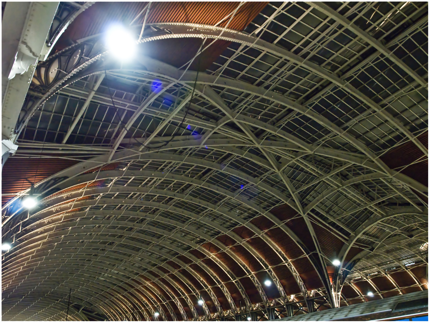 Plafond de la gare de Paddington à Londres *