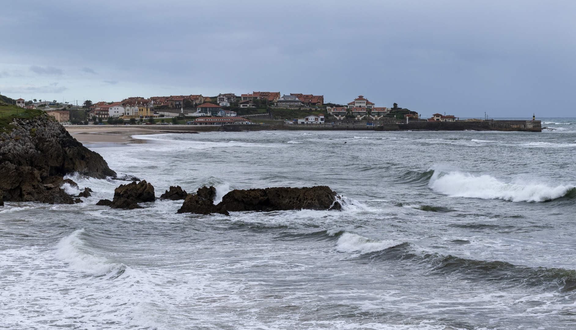 Plage agitée