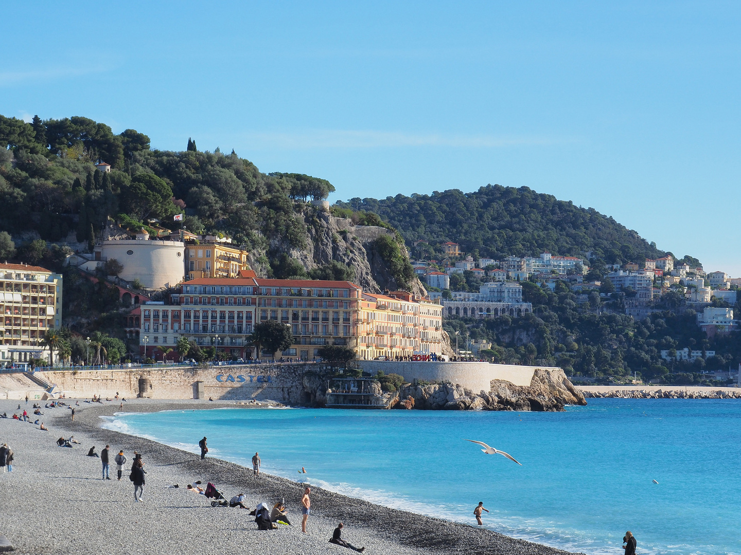 Plage des Ponchettes et Pointe de Rauba-Capeu