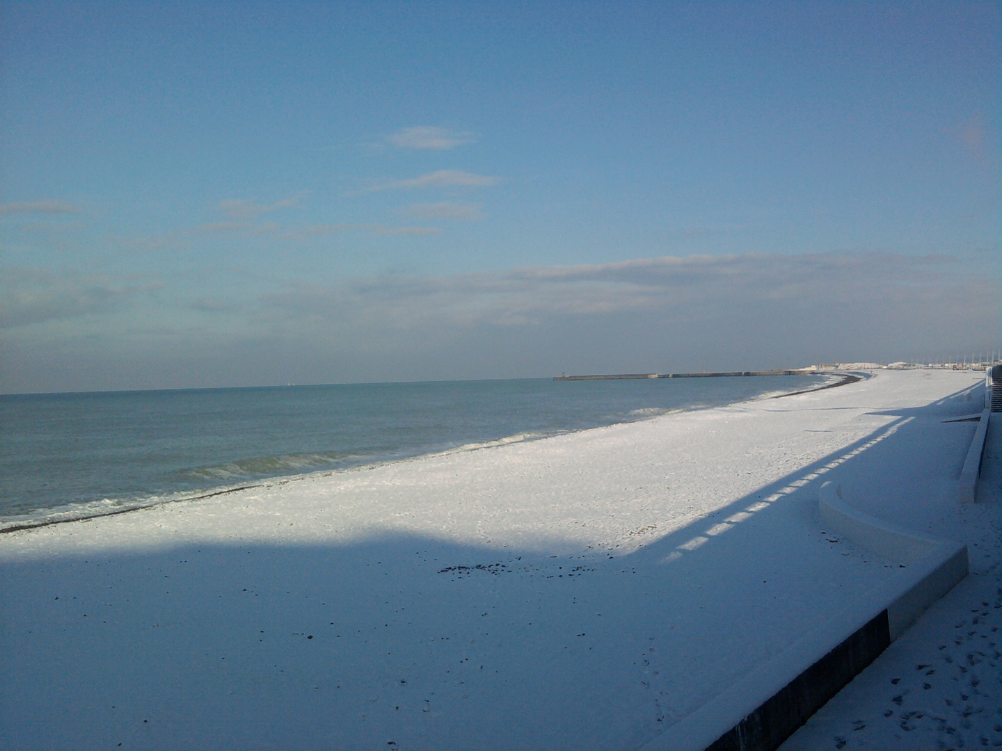 Plage normande sous la neige