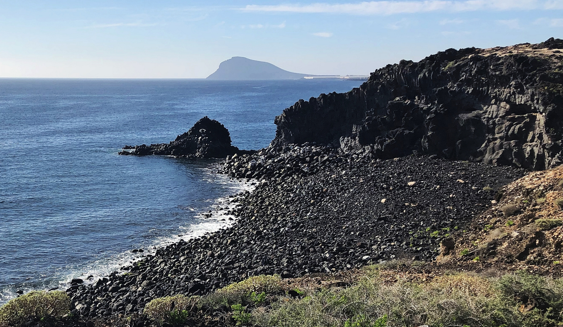 Plage volcanique