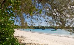  Plaisir de la plage, baie de Kuto, Île des Pins  --  Den Strand geniessen, Kuto-Bucht, Pinieninsel