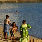 Plaisirs en famille sur la plage de Anse Vata - Baignade et château de sable…