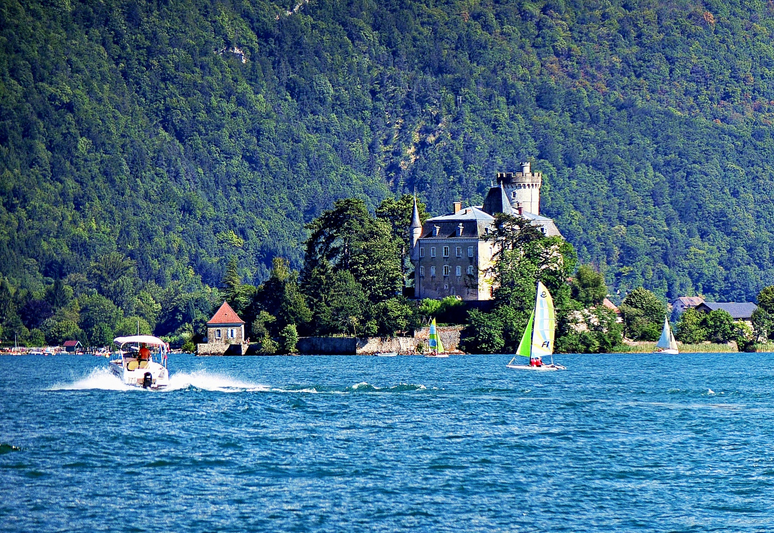 plaisirs nautiques sur le lac d'Annecy