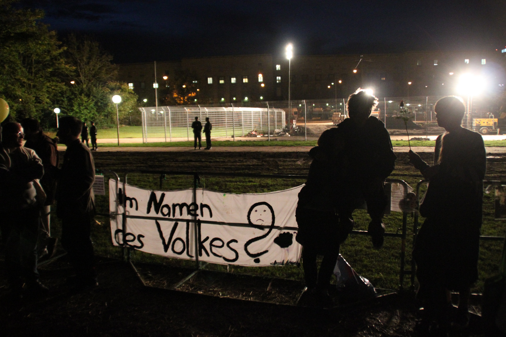 Plakat  IM NAMEN des VOLKES am neuen SPERRZAUN Stuttgart 6.10.2010