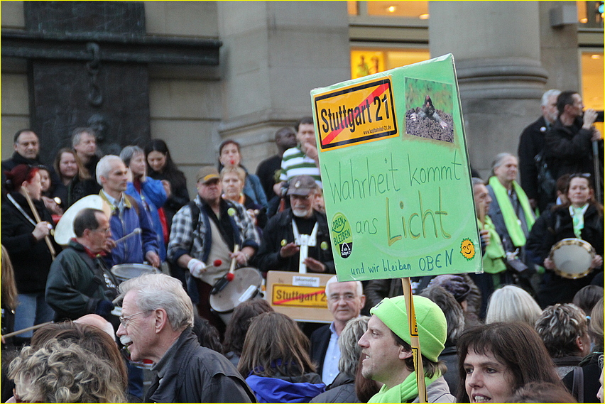 Plakat Wahrheit Demozug MODEMO Stuttgart K21 am 28.3.11 +3Fotos