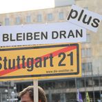 Plakat: Wir bleiben dran - K21 Stuttgart 28.3.11