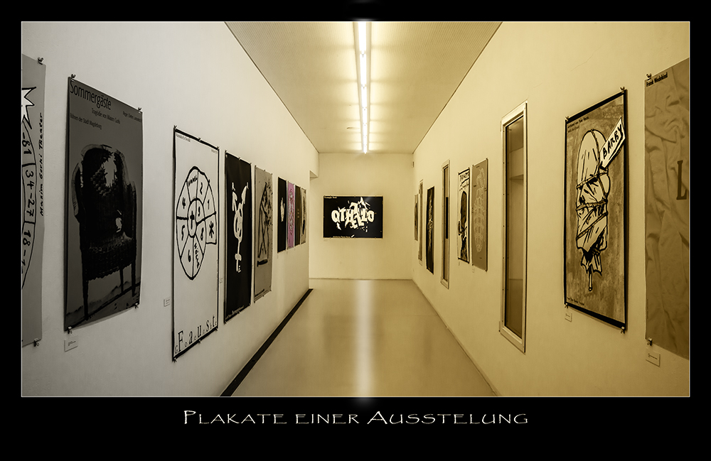 Plakate einer Ausstellung