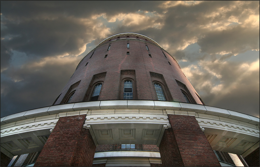 * Planetarium *