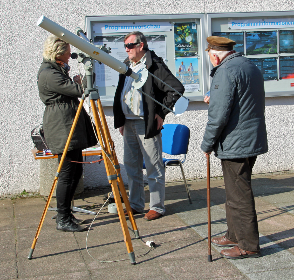 Planetarium Cottbus, Sonnenfinsternis: Die Beobachtungstechnik ist bereit
