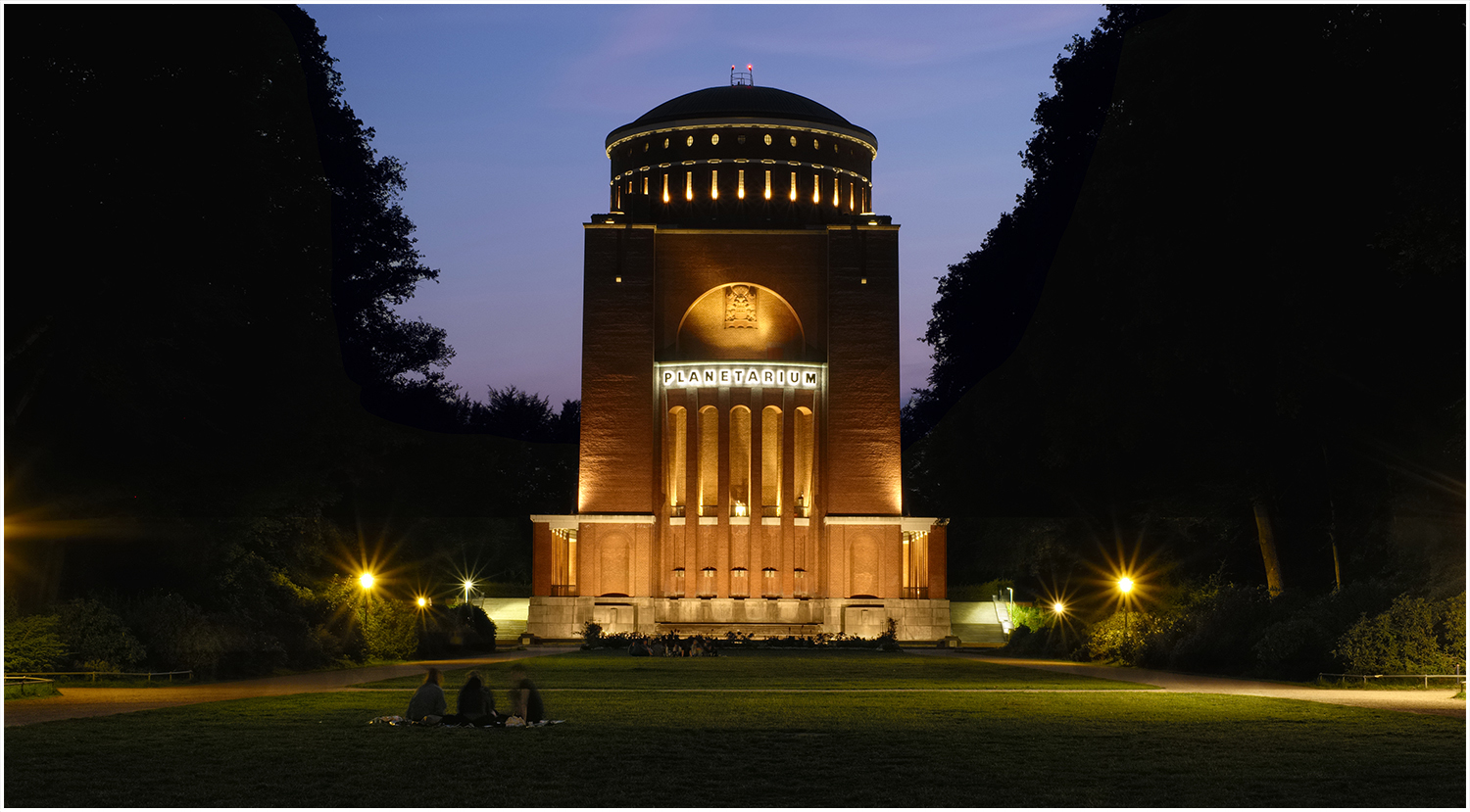 Planetarium Hamburg Nachtaufnahme