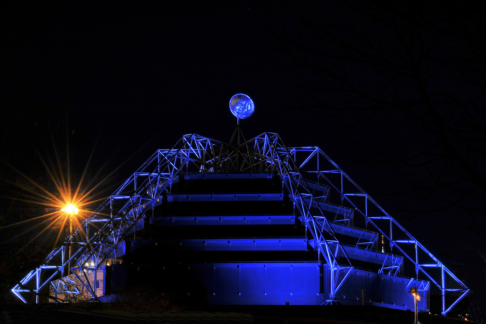 Planetarium Stuttgart bei Nacht