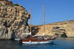 "Planschen vor Comino´s Caves"