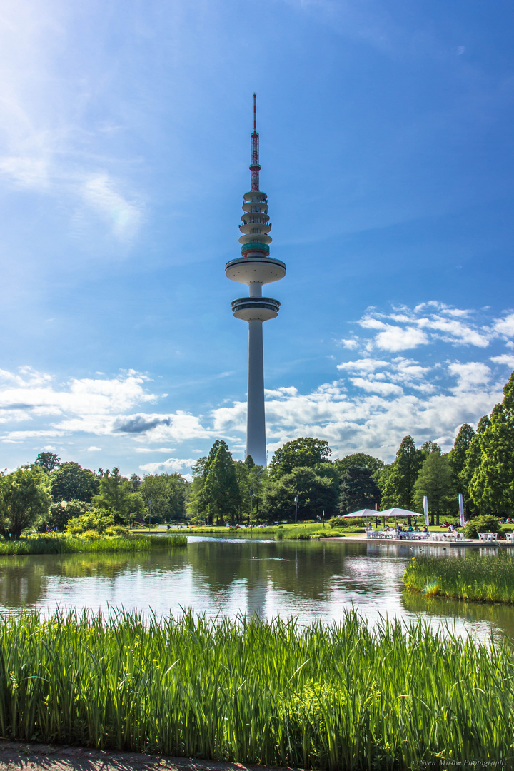 Planten und Blomen mit Blick auf den Fernsehturm