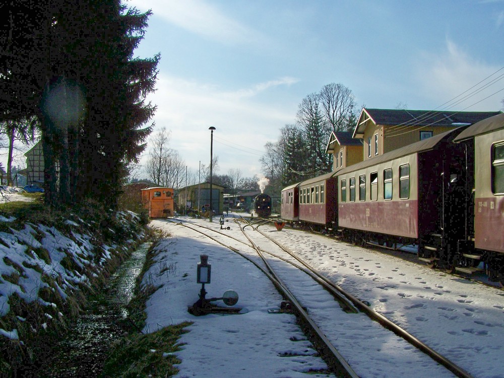 Planzug mit Lok 99 6001 beim Umsetzen im Bahnhof Hasselfelde