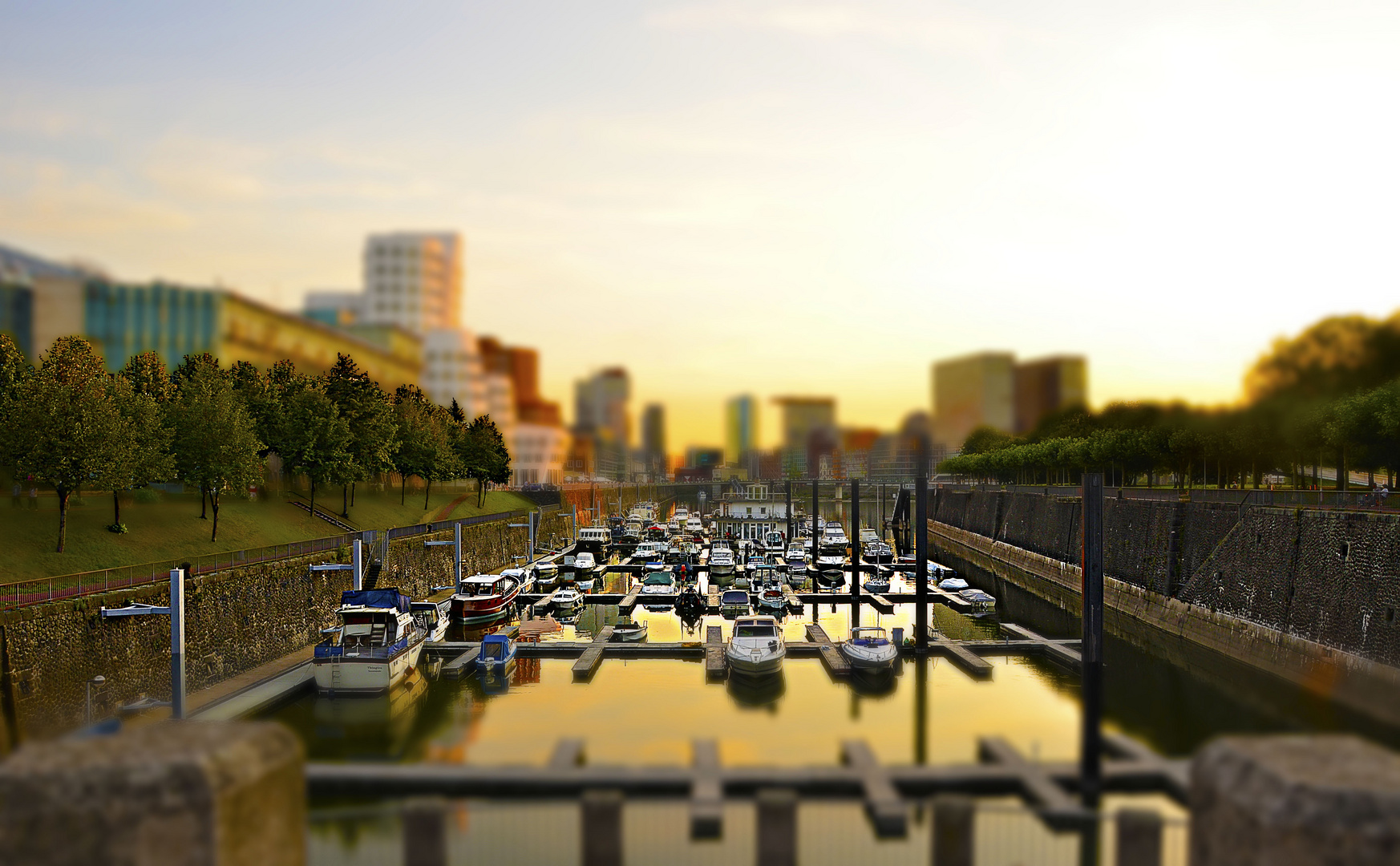 Plastikwelten - Düsseldorf Medienhafen