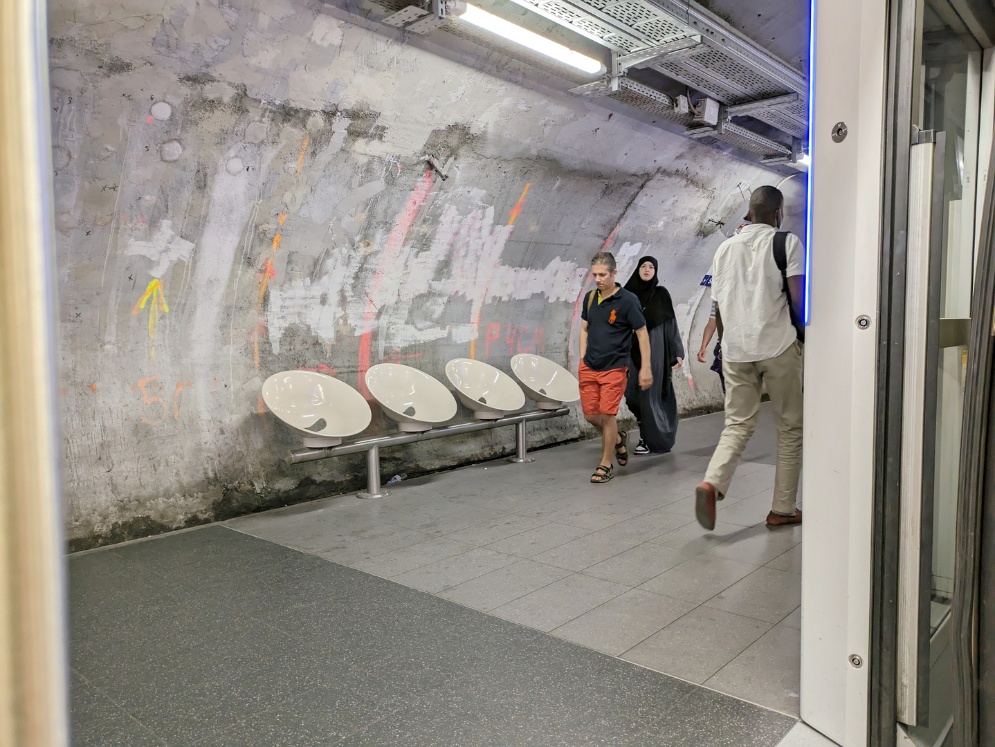 Platform in the París underground