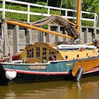 Plattboot im Hafen von Harlesiel