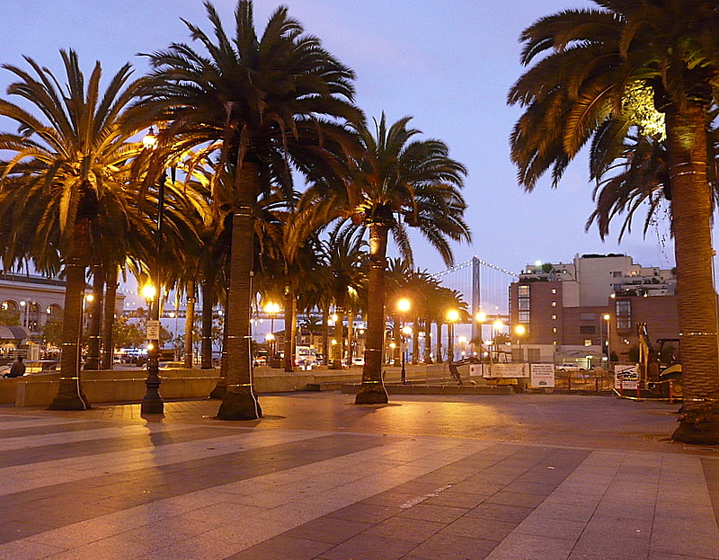 Platz beim Ferry Building...