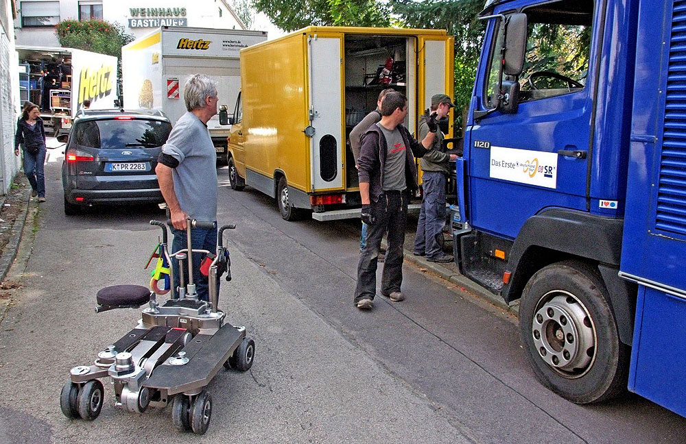 Platz da - die SR Tatort Karawane kommt ...