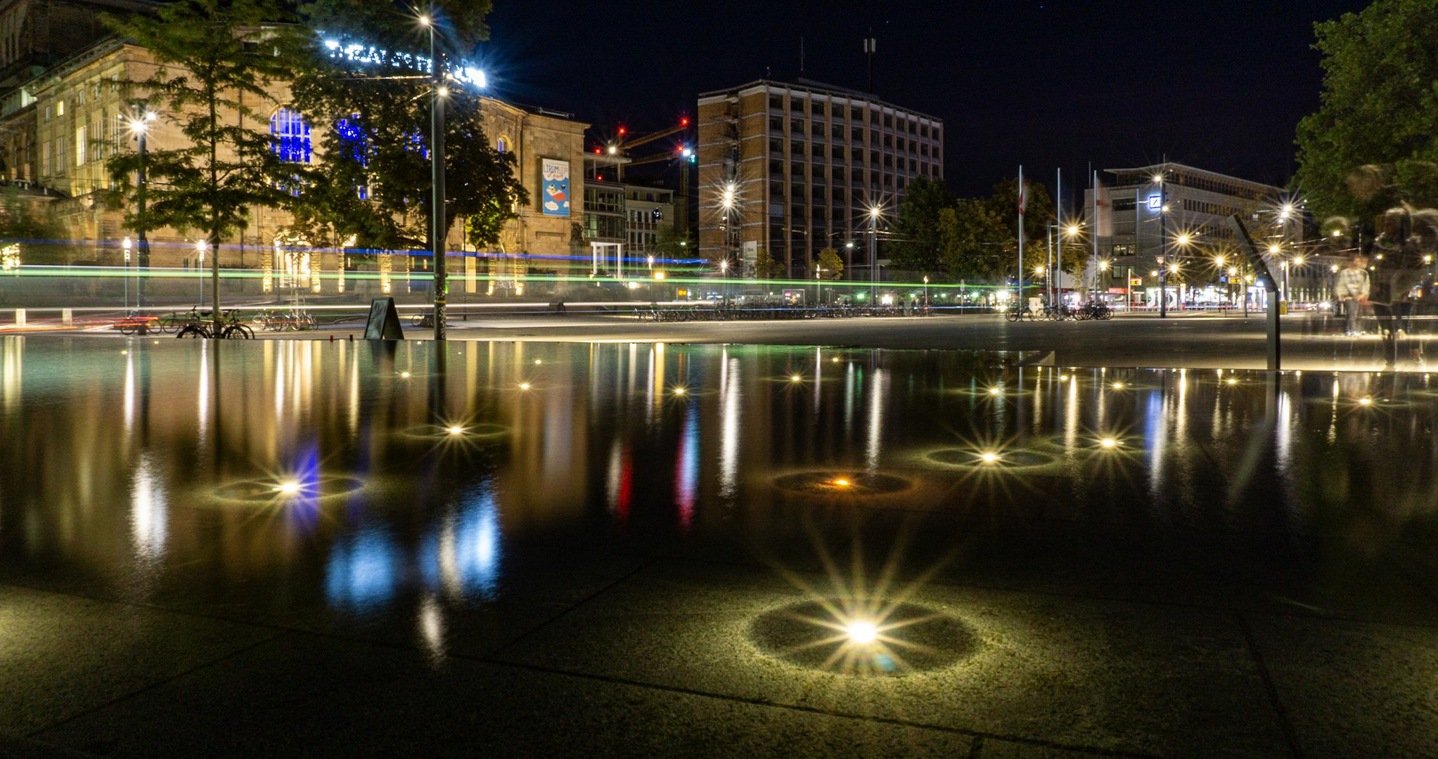 Platz der alten Synagoge, Freiburg: In der Nacht.