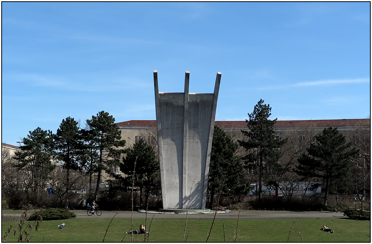 Platz der Luftbrücke - Berlin