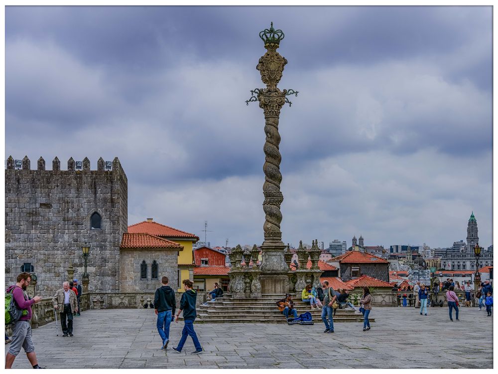 Platz vor der Kathedrale von Porto