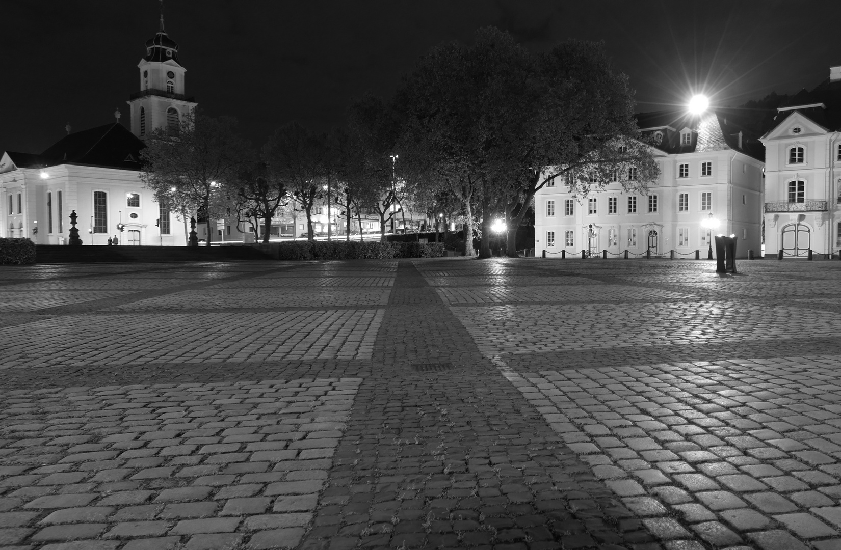 Platz vor der Ludwigskirche