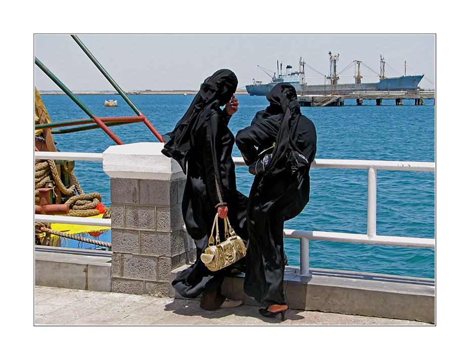 Plauderstündchen am Hafen