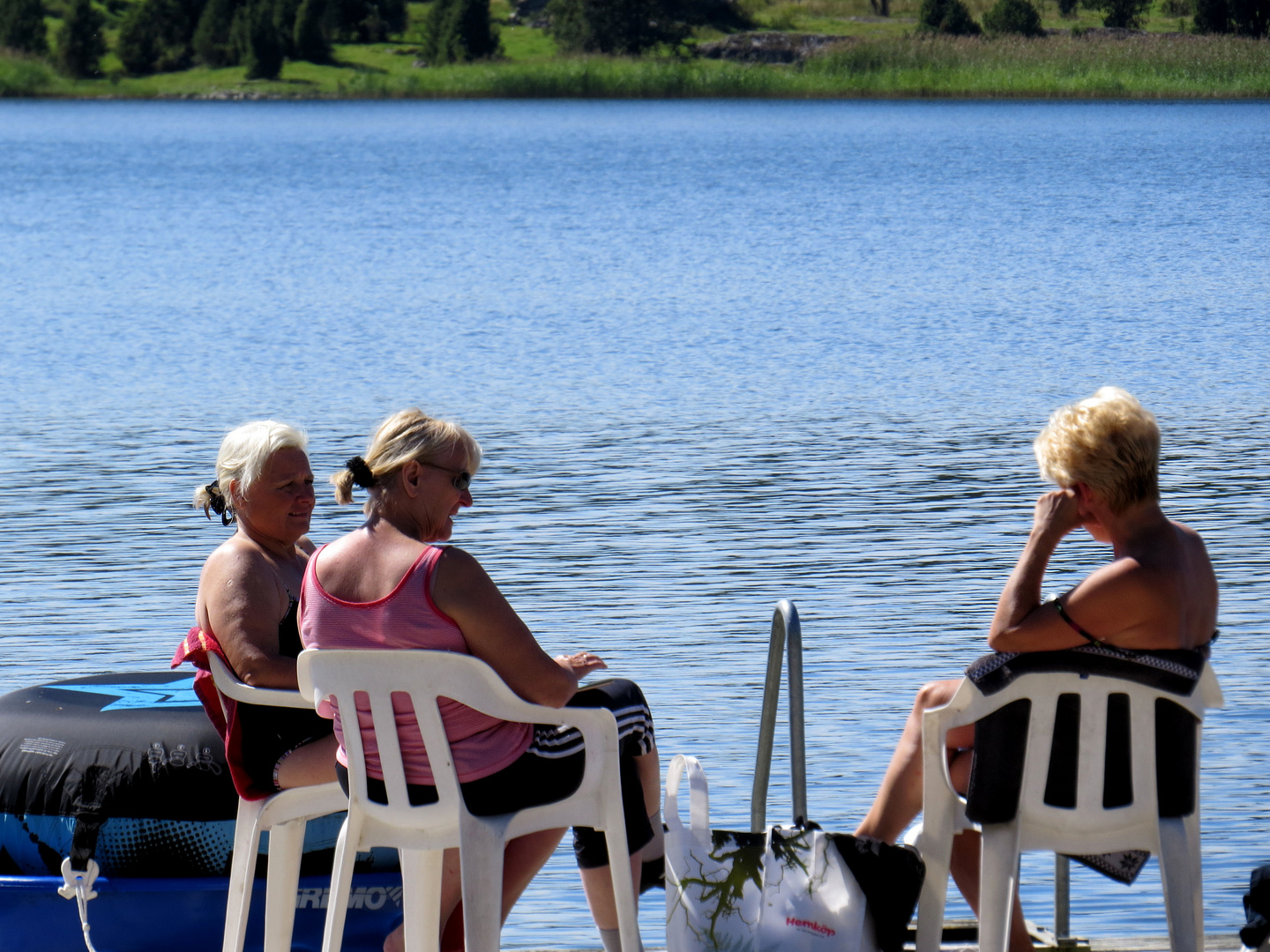 Plausch am Fjord in Valdemarsvik/Schweden..........................