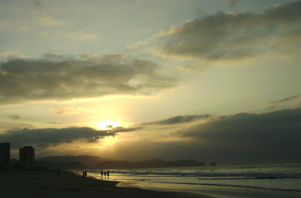 playa atracames + ECUADOR