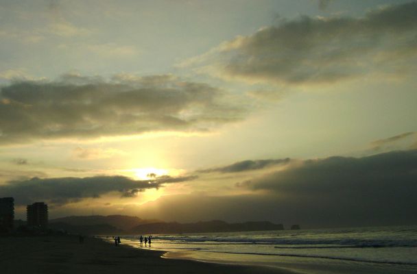 playa atracames + ECUADOR