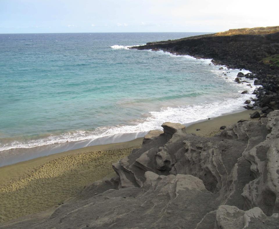 Playa de arena verde