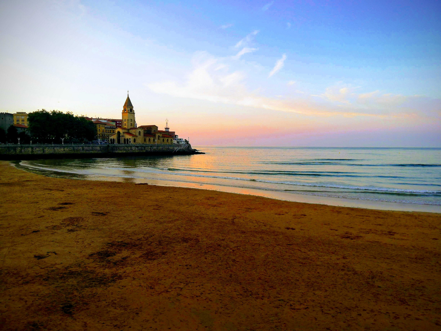 Playa de San Lorenzo Gijón 